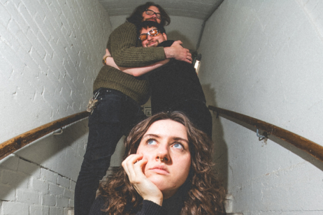 In ersten Singles noch alleine mit Gitarre, heute mit Band auf ihrem Debütalbum zu hören: jule Foto: Alexander Schliephake