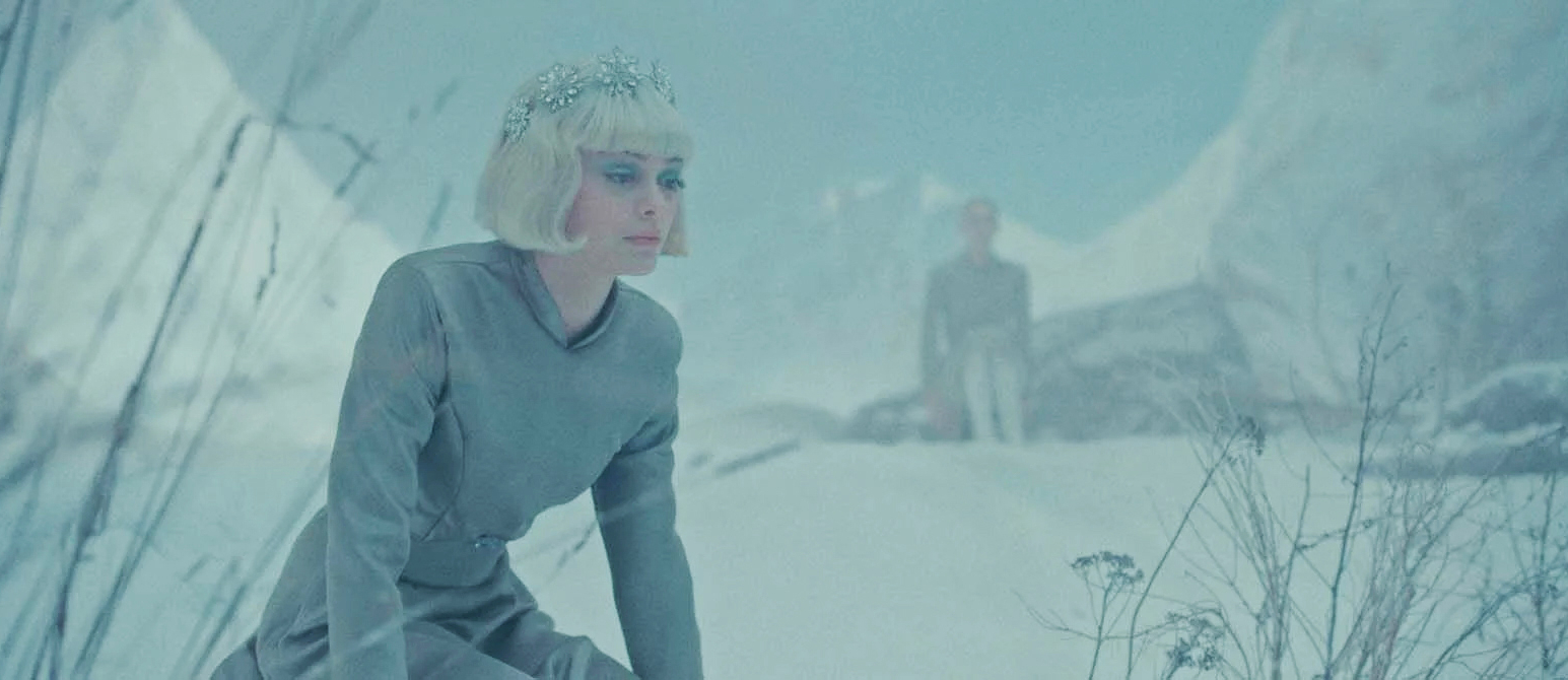 Clara Pacini guckt in „Herz aus Eis“ gedankenverloren ins Leere