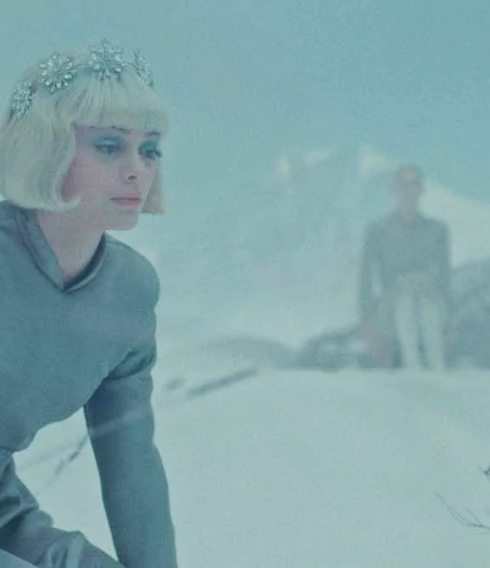 Clara Pacini guckt in „Herz aus Eis“ gedankenverloren ins Leere