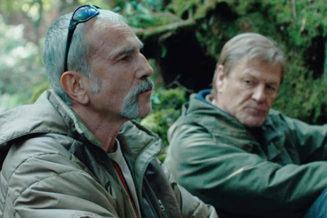 Daniel Day-Lewis und Sean Bean sitzen in „Anemone" beisammen