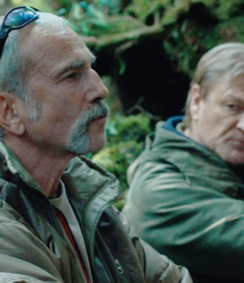 Daniel Day-Lewis und Sean Bean sitzen in „Anemone" beisammen