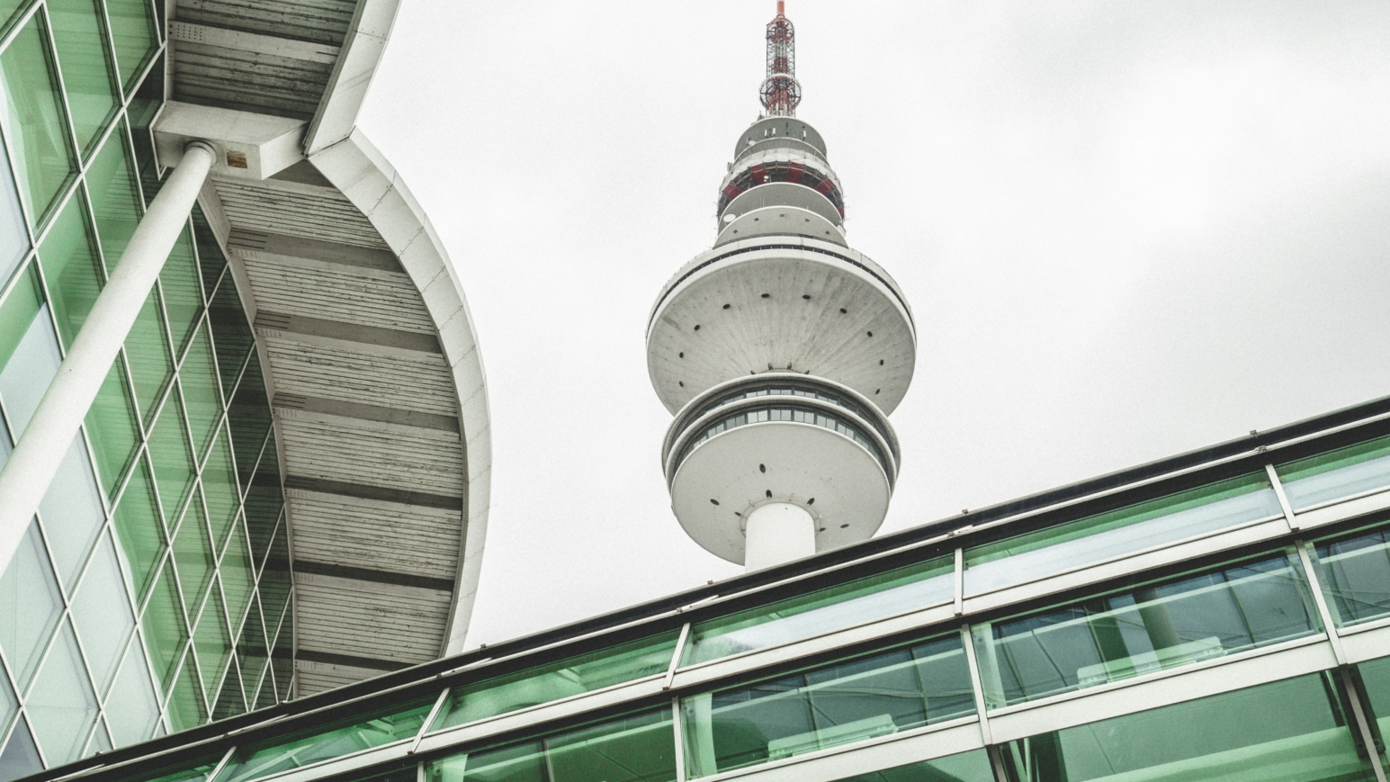 Ein Hamburger Wahrzeichen, das mittlerweile seit fast einem Vierteljahrhundert geschlossen ist, bekommt eine Zukunft: Der Hamburger Fernsehturm soll ab 2028 saniert werden