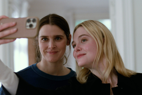 Selfies werden immer gemacht, auch in „Sentimental Value“