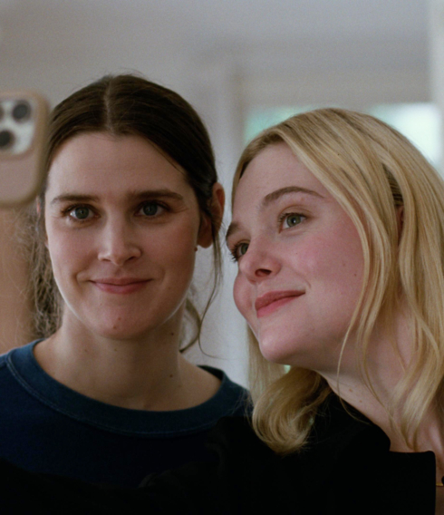 Selfies werden immer gemacht, auch in „Sentimental Value“