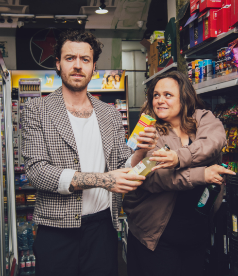 Möglich durch die Intendanz am Ernst Deutsch Theater: Daniel Schütter und Ayla Yeginer ermöglichen jungen Menschen noch bis Ende März 2026 das Pay-what-you-want Ticket-System am Theater