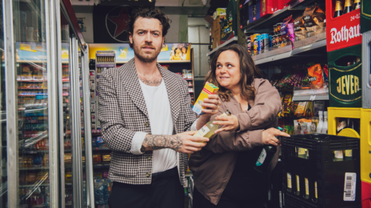 Möglich durch die Intendanz am Ernst Deutsch Theater: Daniel Schütter und Ayla Yeginer ermöglichen jungen Menschen noch bis Ende März 2026 das Pay-what-you-want Ticket-System am Theater