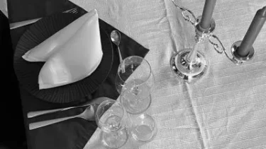 Stück Dinner for One – Wie alles begann im Kellertheater