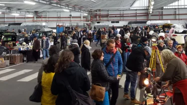 Flohmarkt auf dem Parkdeck der Rindermarkthalle
