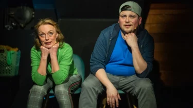 Cast aus dem Kabarett GENERATION XY UNGELÖST im Theaterschiff