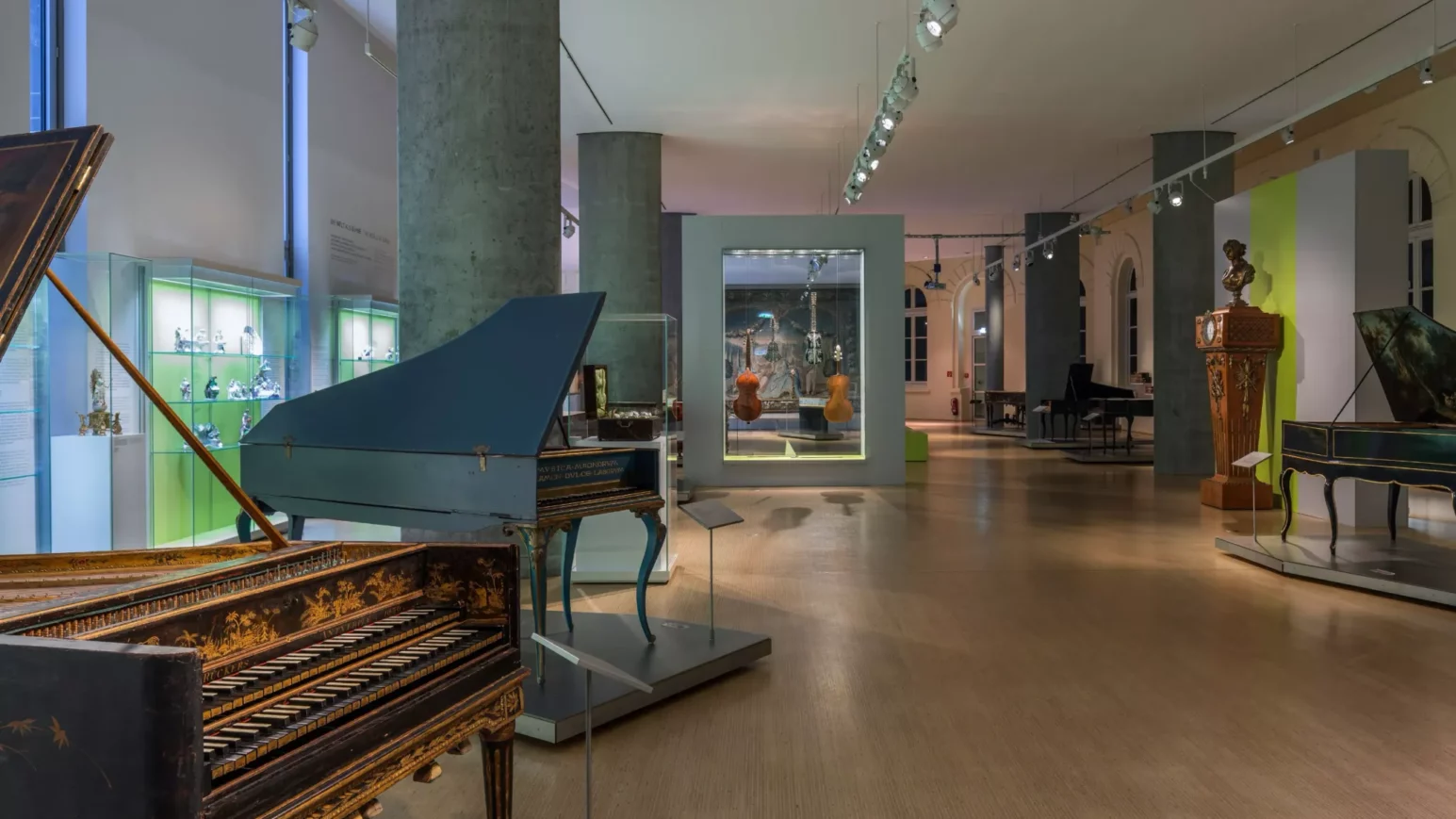 Auf historischen Tasteninstrumenten im MK&G