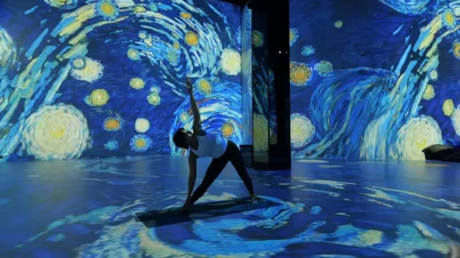 Immersives Yoga im Port de Lumieres