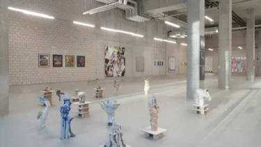 Die Ausstellung „Fragments And Relations“ in den beeindruckenden Ausstellungshallen des THE SPACE //