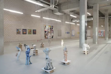 Die Ausstellung „Fragments And Relations“ in den beeindruckenden Ausstellungshallen des THE SPACE //