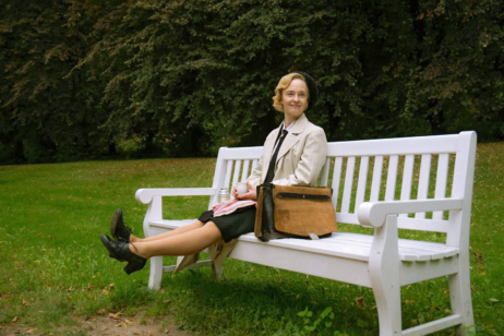 Sofia Pekkari als Astrid Lindgren, die dem Krieg mit Worten getrotzt hat