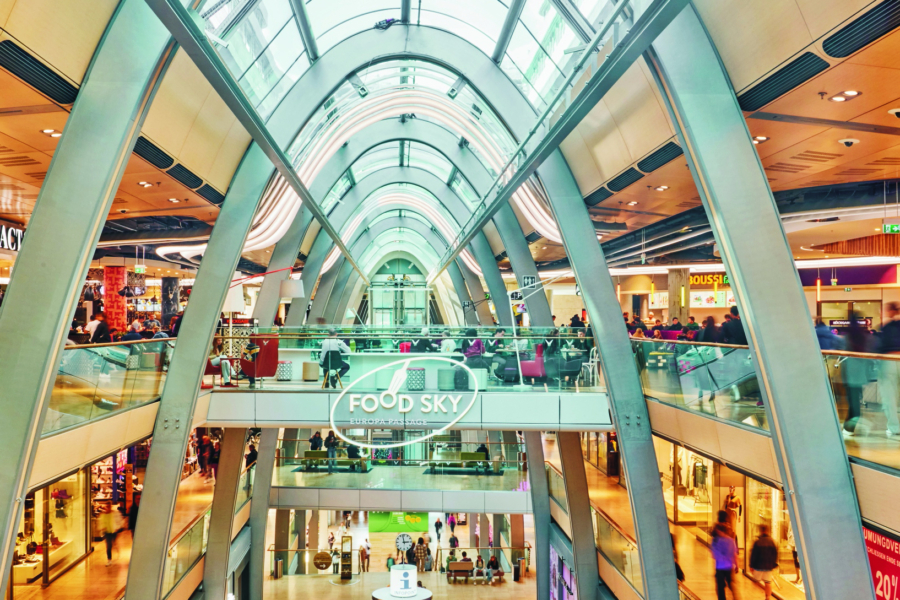In der Europa Passage gibt es fünf Etagen und mehr als 120 Shops