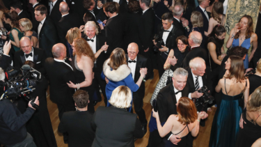 Feiner Zwirn, feine Party: AHOI-Neujahrsempfang im Hotel Reichshof