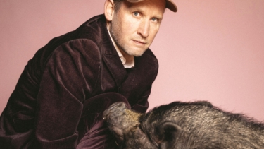 Torben Kessler als überforderter Erdkundler in „To My Little Boy“