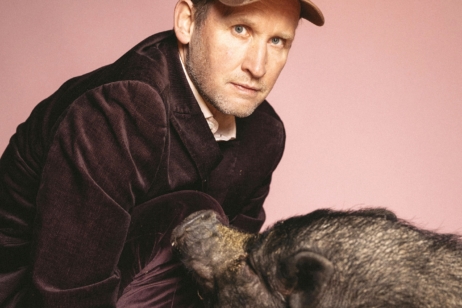 Torben Kessler als überforderter Erdkundler in „To My Little Boy“