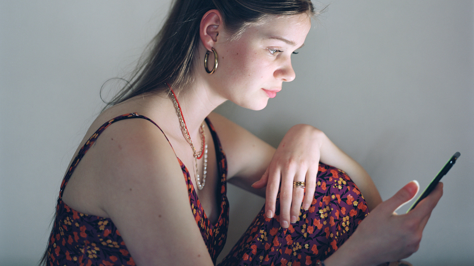 Was sagt Rineke Dijkstras Bild „Julia, Amsterdam, 7. März 2022“ über unsere Zeit?