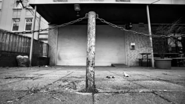 Süleyman Taşköprü (31) 27.06.2001, Hamburg, Schützenstraße, Exponat der Ausstellung: “Blutiger Boden – Die Tatorte des NSU” von Regina Schmeken