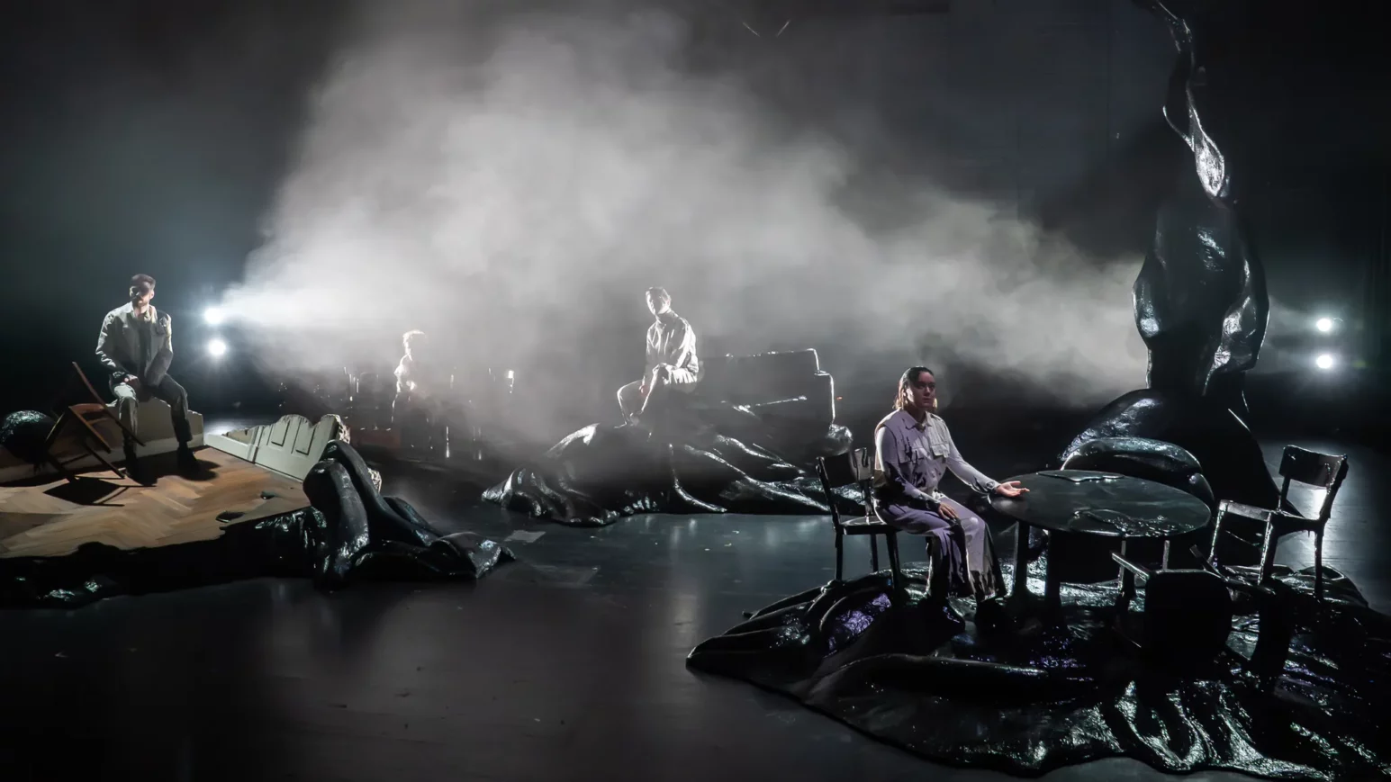 Verwandlung von Burhan Qurbani im Thalia Gaußstraße