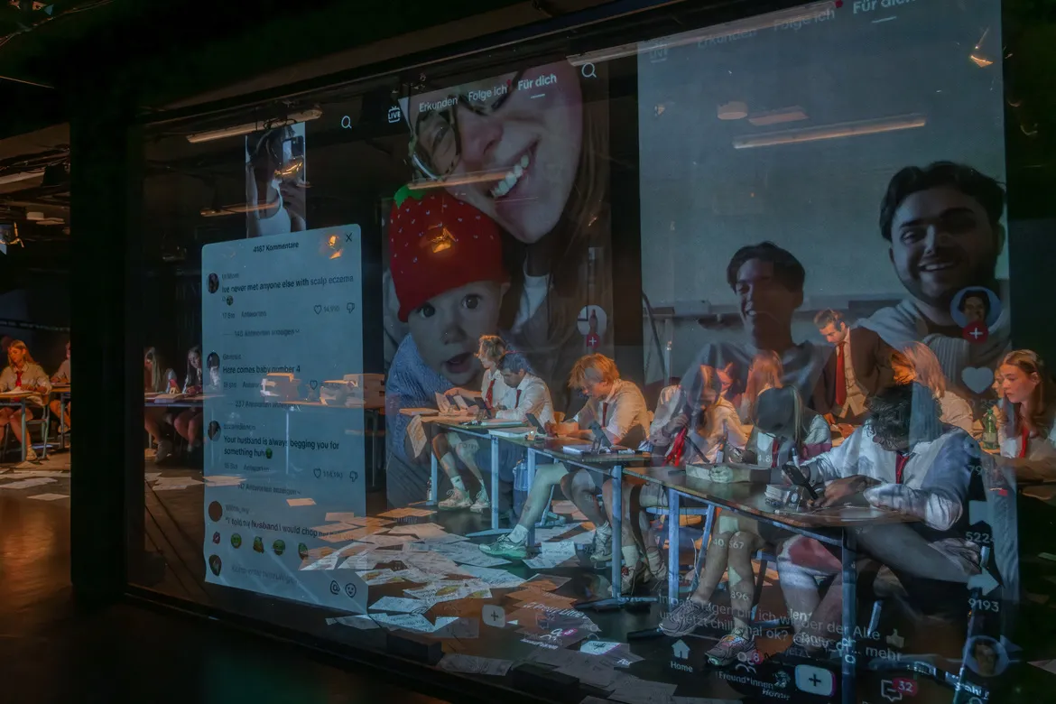 DIKTAT 3 – SOCIETY OF TIKTOK in den Deichtorhallen