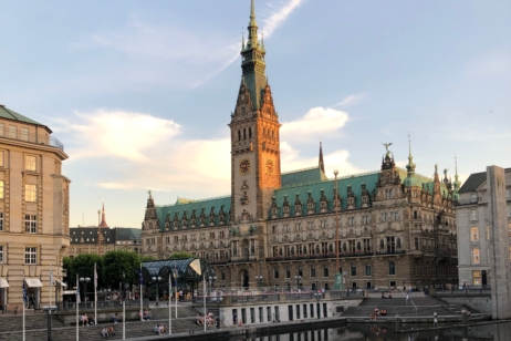 Bis 10. März gibt es im Festsaal des Hamburger Rathauses die Ausstellung „Kultur unter Kontrolle“ zu sehen (©Erik Brandt-Höge)