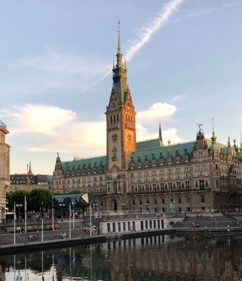 Bis 10. März gibt es im Festsaal des Hamburger Rathauses die Ausstellung „Kultur unter Kontrolle“ zu sehen (©Erik Brandt-Höge)
