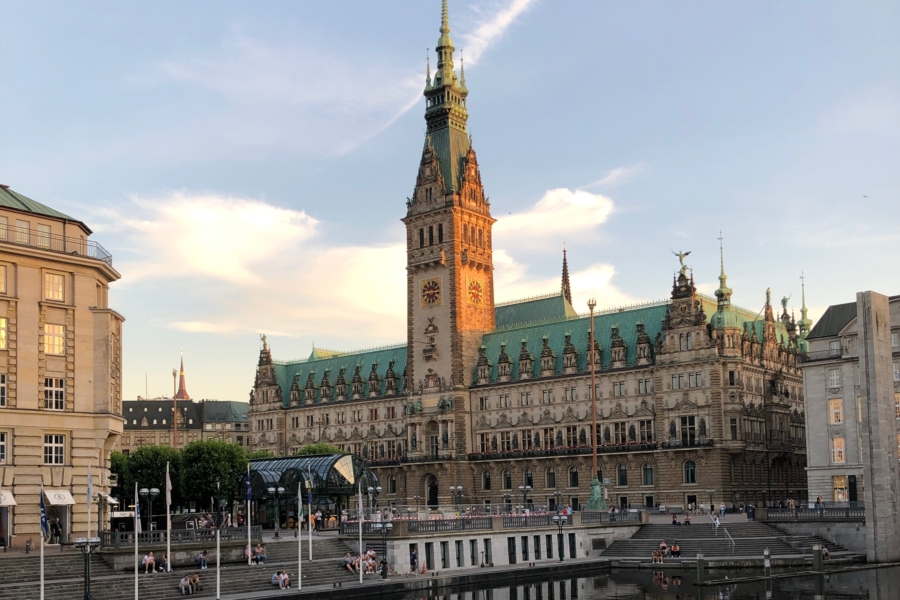 Bis 10. März gibt es im Festsaal des Hamburger Rathauses die Ausstellung „Kultur unter Kontrolle“ zu sehen (©Erik Brandt-Höge)
