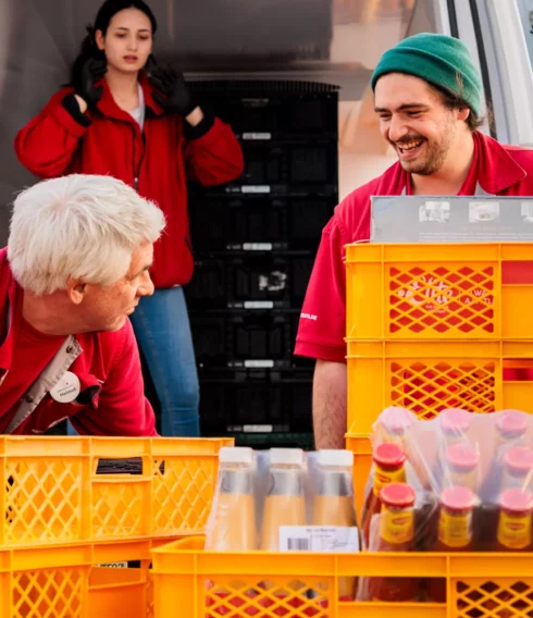 Helfende bei der Hamburger Tafel