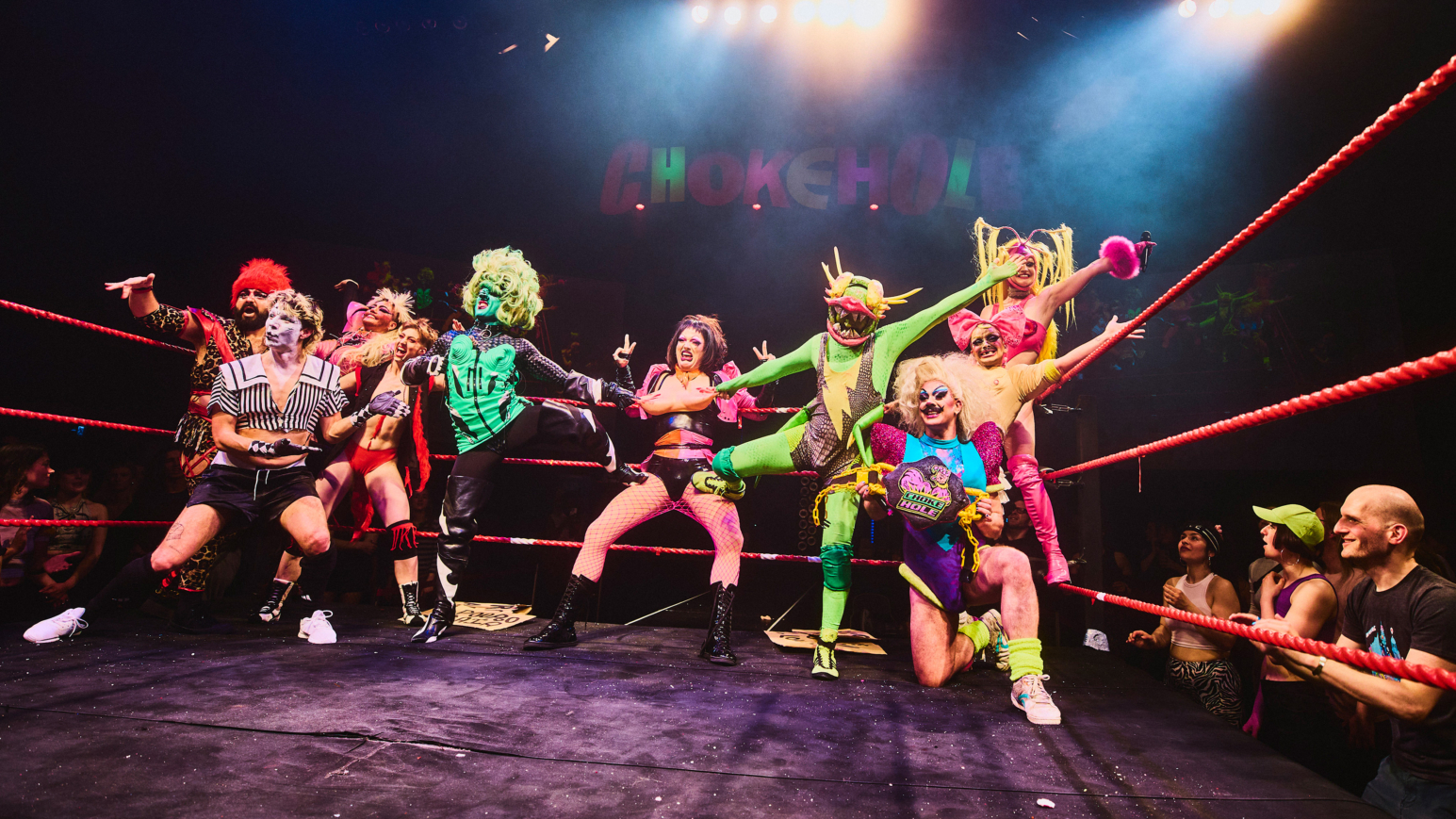 Zwischen Ring, Theater und Glam: Choke Hole bringt die Show nach Hamburg