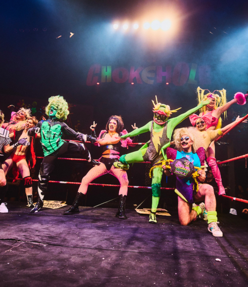 Zwischen Ring, Theater und Glam: Choke Hole bringt die Show nach Hamburg 