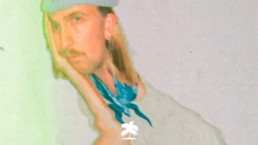 Dolphin Love im Bahnhof Pauli