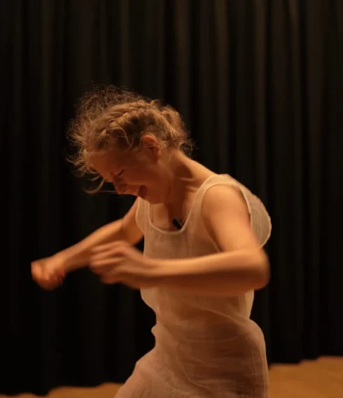 Erlebe die Performance WAHRES GLÜCK im HausDrei