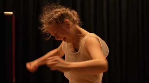 Erlebe die Performance WAHRES GLÜCK im HausDrei