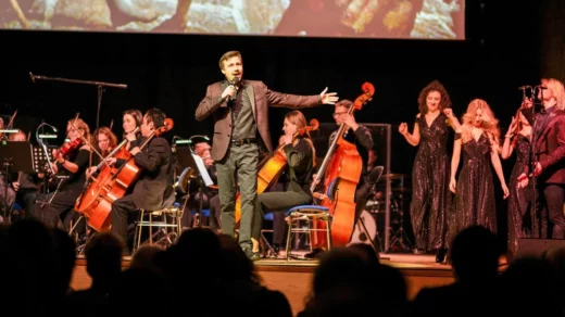 Das Orchester auf der Bühne der Laeiszhalle