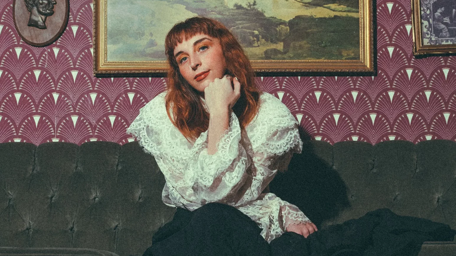 KENDALL LUJAN in der Nochtwache