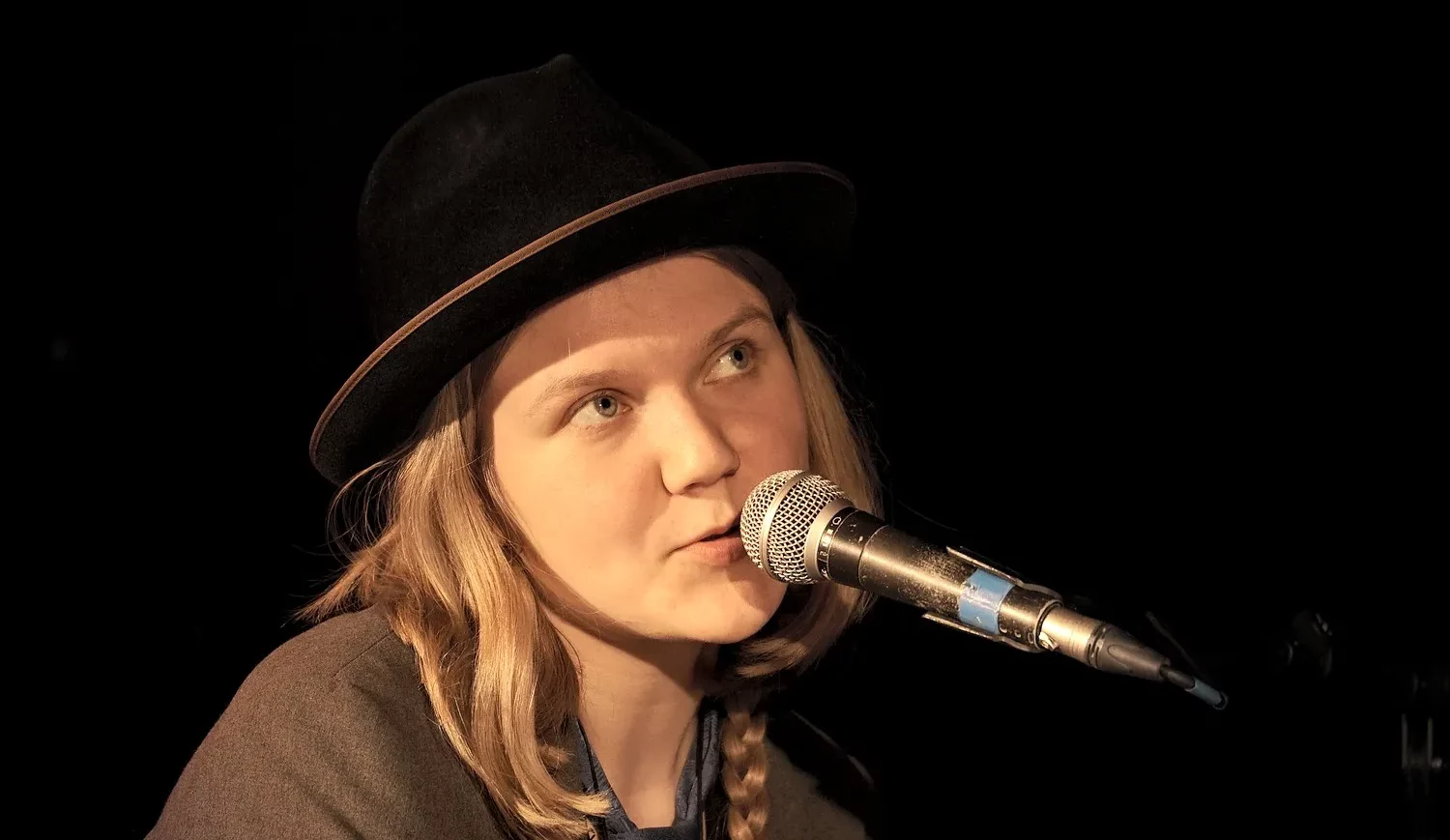 Doppelkonzert von Leon Schöne & Leonore Lilja im Pony Bar