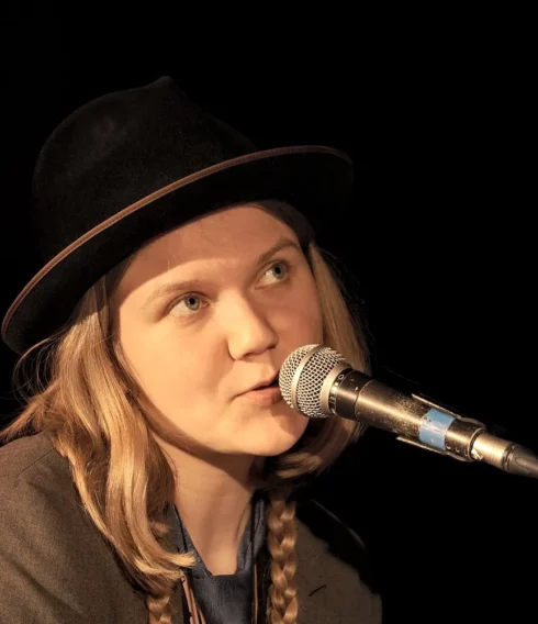 Doppelkonzert von Leon Schöne & Leonore Lilja im Pony Bar