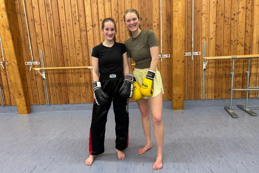 Hanna (links) und Megan (rechts) trainieren beide beim TSV Sasel Kickboxen Foto: TSV Sasel 