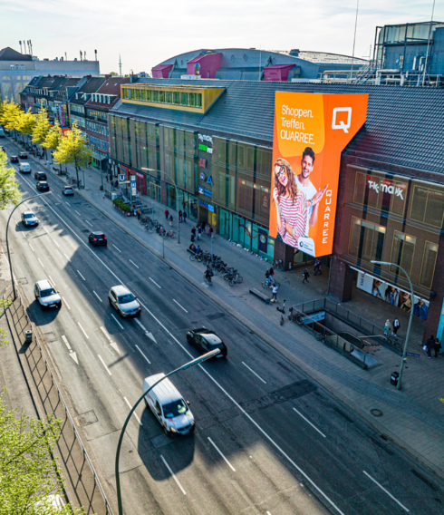 Das QUARREE im Herzen Wandsbeks ist ein Center, das mit rund 90 Shops auf circa 41.000 Quadratmeter alles abdeckt, was das tägliche Leben an Bedürfnissen mit sich bringt