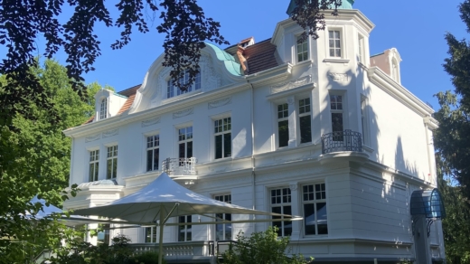 Die Außenansicht der „VILLA E362“