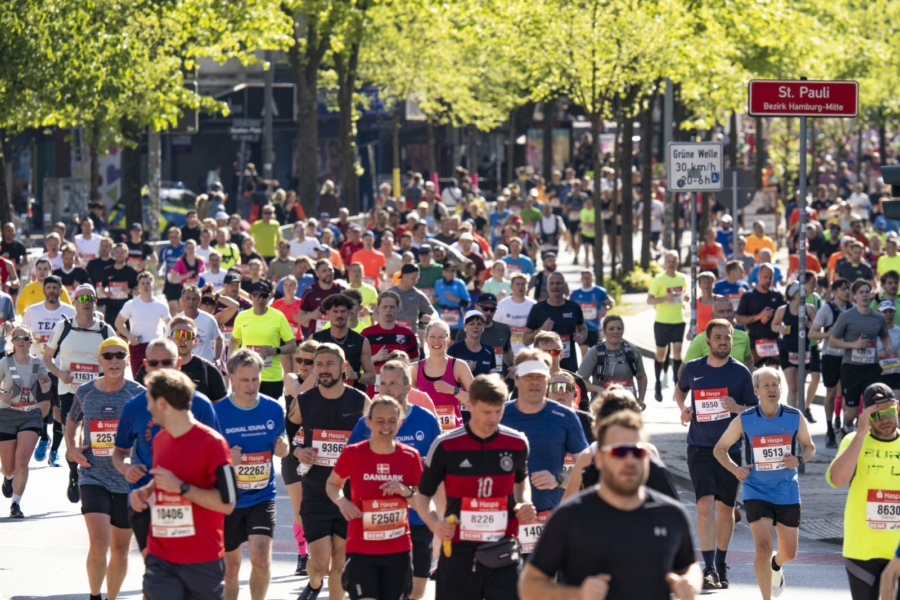 Fast 50.000 Menschen gehen jedes Jahr bei dem größten Frühjahrsmarathon Deutschlands an den Start (©Haspa Marathon Hamburg)
