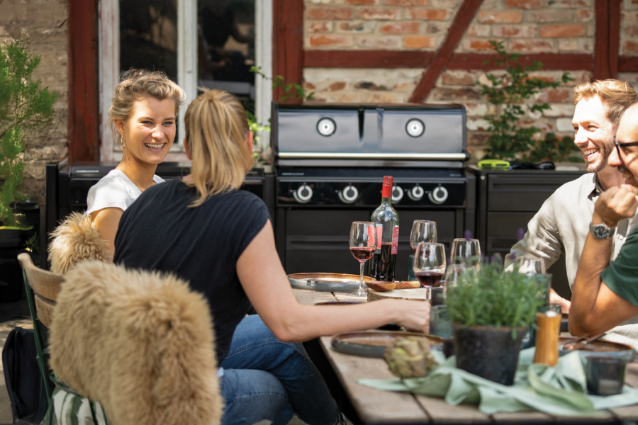 Beim BBQ Frühling erfährt man nicht nur die neuesten Grilltrends, sondern kann auch nett zusammensitzen und genießen