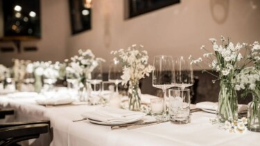 Feiern bei den Profis: Zahlreiche Restaurants, wie das Küchenfreunde Kraftwerk, sind tolle Locations für die private Feier / ©Küchenfreunde