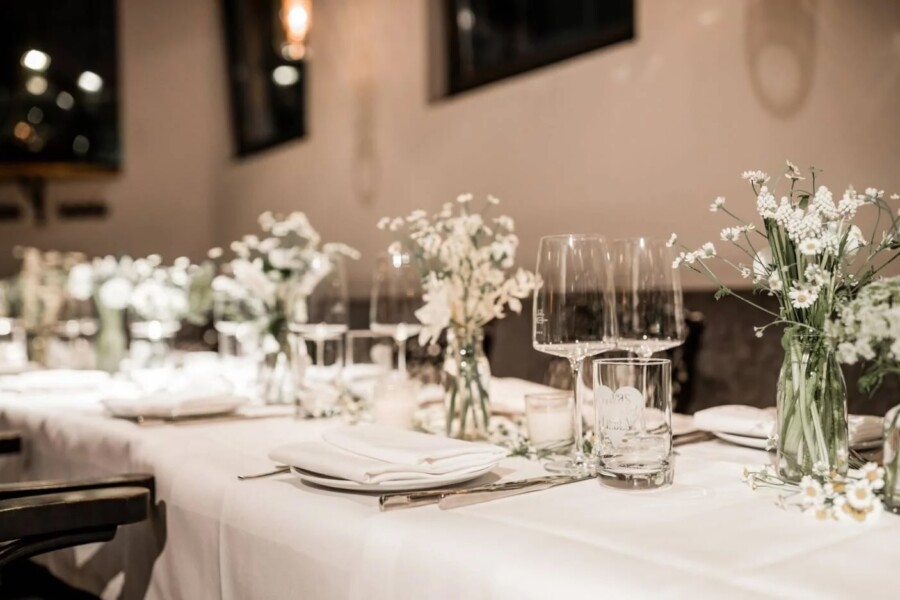 Feiern bei den Profis: Zahlreiche Restaurants, wie das Küchenfreunde Kraftwerk, sind tolle Locations für die private Feier / ©Küchenfreunde