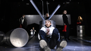 Den Panzer im Rücken: Überläufer Walter Proska (Markus Feustel) Foto: Bo Lahola