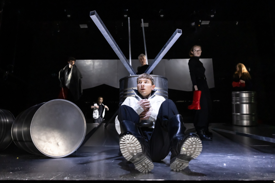 Den Panzer im Rücken: Überläufer Walter Proska (Markus Feustel) Foto: Bo Lahola