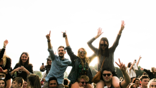 Endlich wieder tagsüber Raven, Sonnenschein und Daydrinking – ab Mai geht’s los