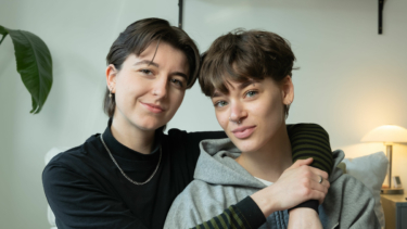 Besties und Geschäftspartnerinnen: Toni und Xenia von Connect Queer (©Tonishots)